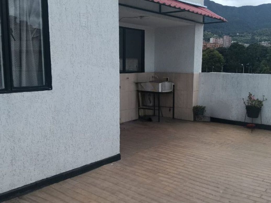 Casa de 9 alcobas en venta en Ciudad Jardín Sur, Bogotá, 398 m² · foto 2 de 20