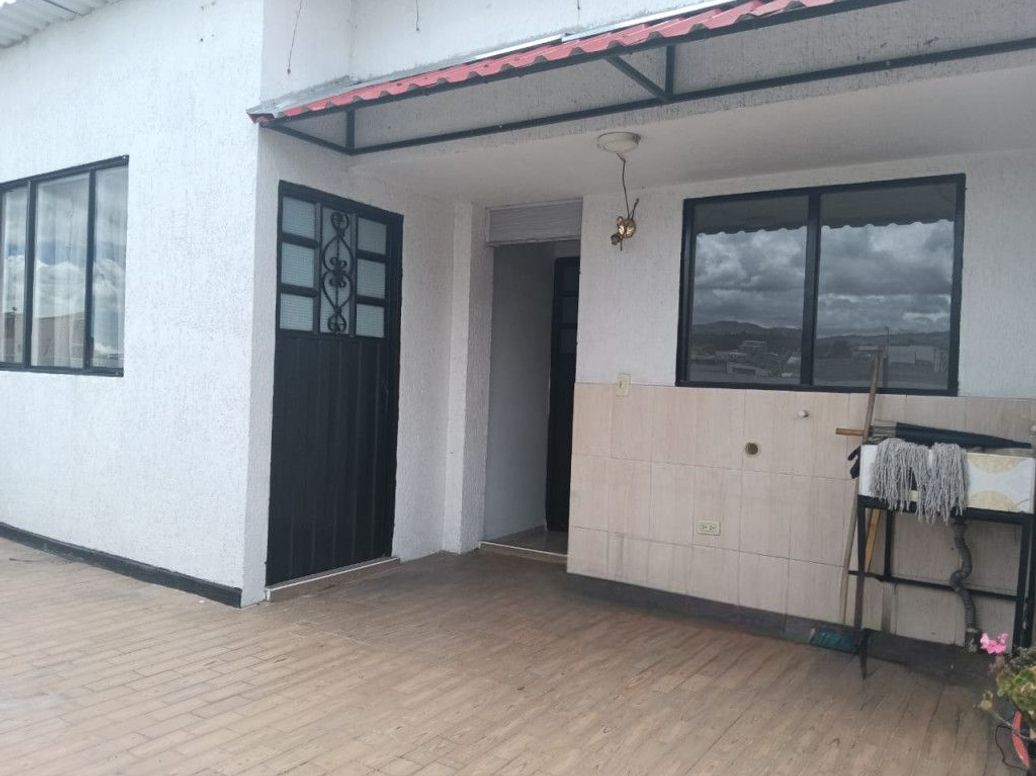 Casa de 9 alcobas en venta en Ciudad Jardín Sur, Bogotá, 398 m² · foto 3 de 20