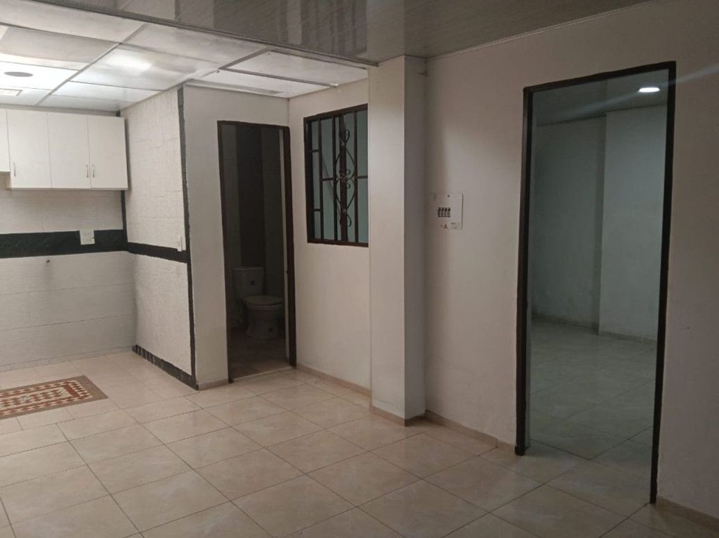 Casa de 9 alcobas en venta en Ciudad Jardín Sur, Bogotá, 398 m² · foto 19 de 20