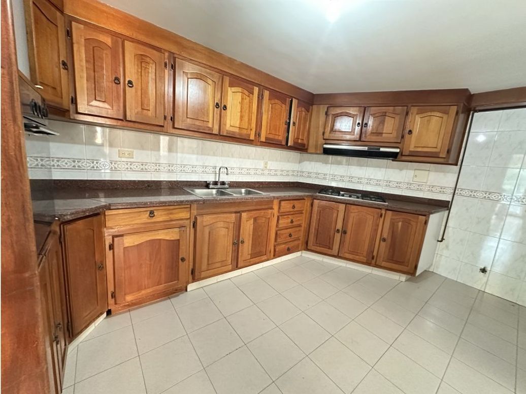 Casa de 3 alcobas en venta en San Patricio, Bogotá, 246 m² · foto 8 de 20