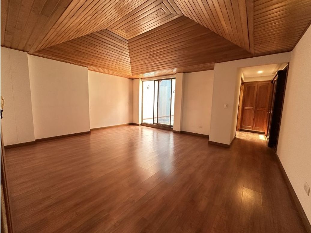 Casa de 3 alcobas en venta en San Patricio, Bogotá, 246 m² · foto 3 de 20