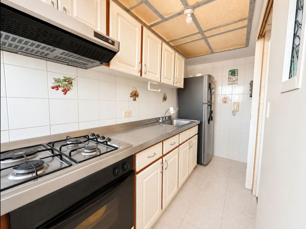 Apartamento de 3 alcobas en venta en Cedritos, Bogotá, 75 m² · foto 6 de 12