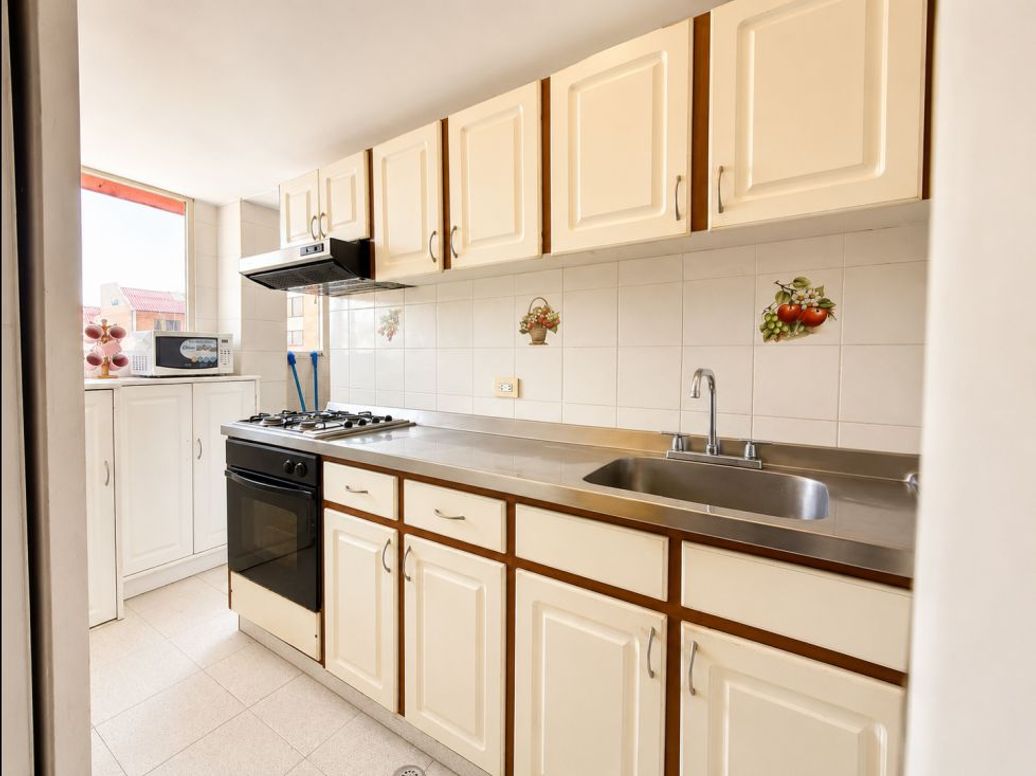 Apartamento de 3 alcobas en venta en Cedritos, Bogotá, 75 m² · foto 5 de 12