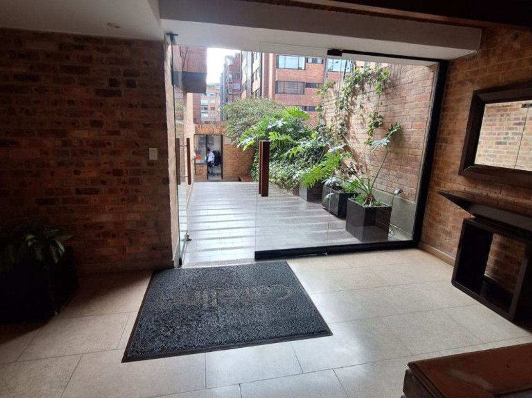 Apartamento de 1 alcoba en venta en La Carolina, Bogotá, 42 m² · foto 2 de 12