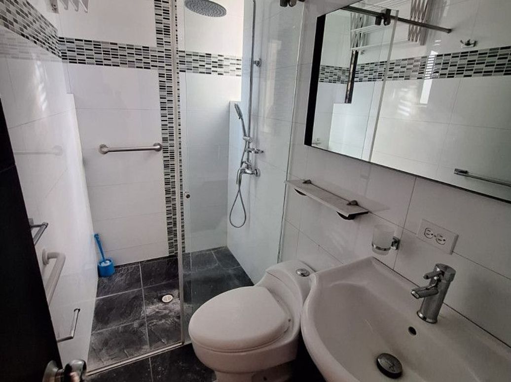 Apartamento de 1 alcoba en venta en La Carolina, Bogotá, 42 m² · foto 3 de 12