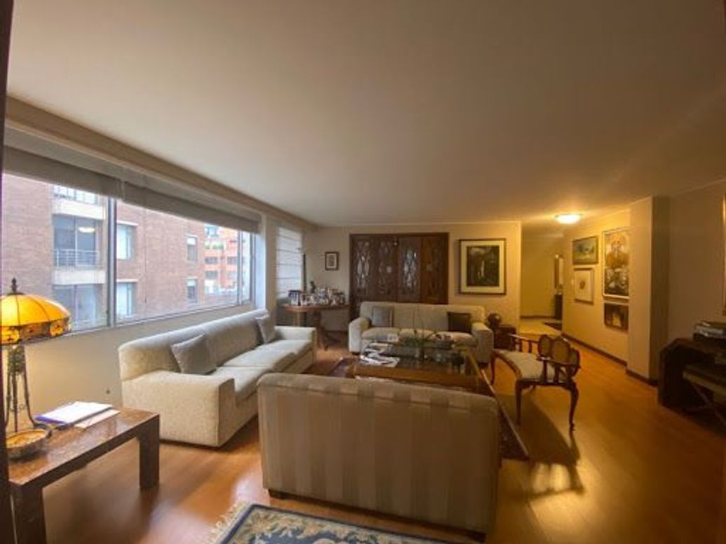 Apartamento de 3 alcobas en venta en Chico, Bogotá, 209 m² · foto 13 de 17