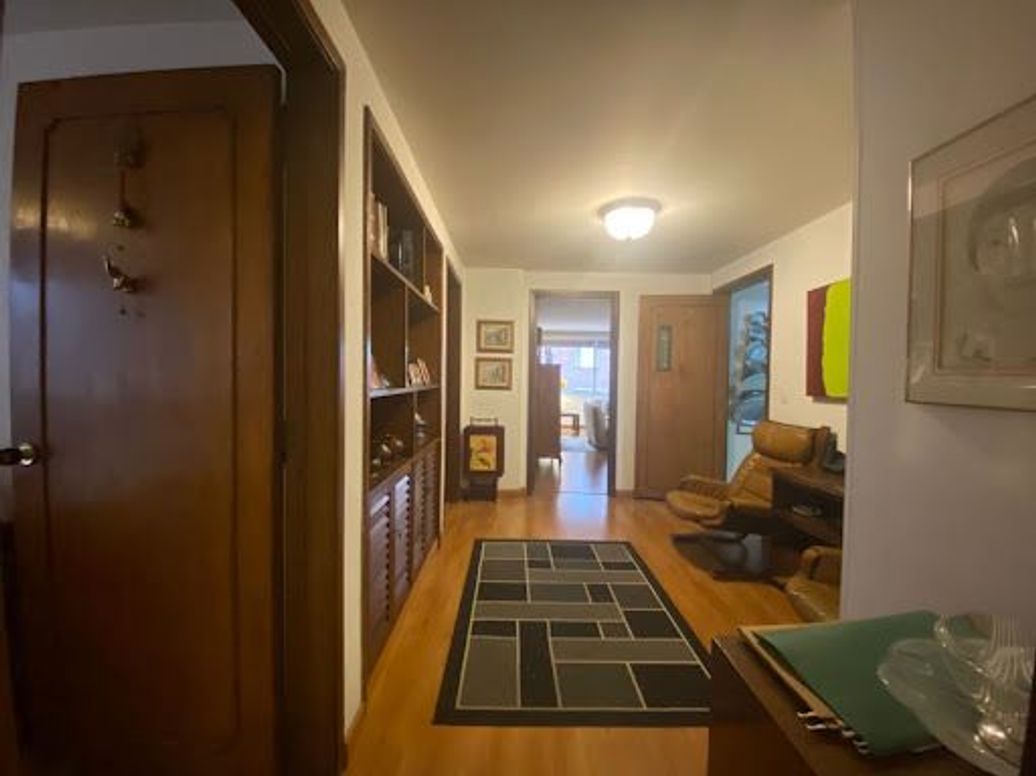Apartamento de 3 alcobas en venta en Chico, Bogotá, 209 m² · foto 10 de 17