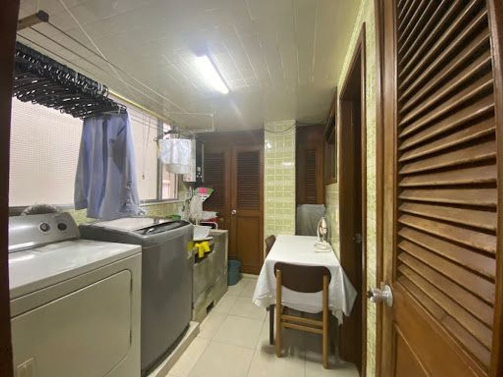Apartamento de 3 alcobas en venta en Chico, Bogotá, 209 m² · foto 16 de 17