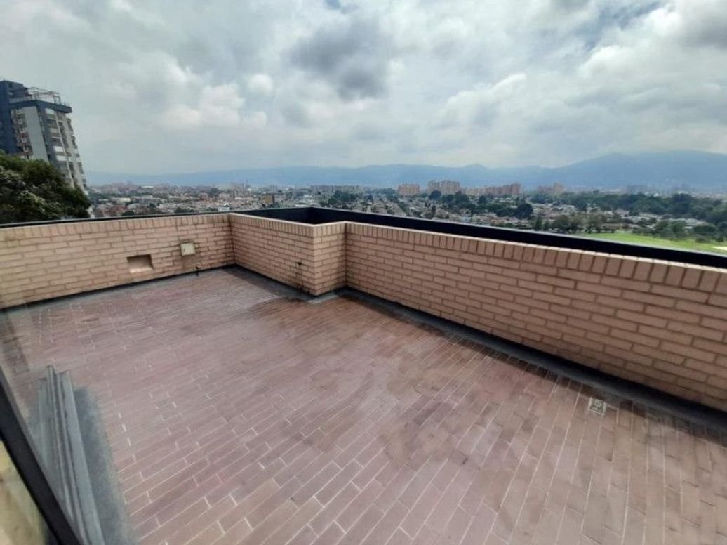 Apartamento de 2 alcobas en venta en Club De Los Lagartos, Bogotá, 125 m² · foto 2 de 20