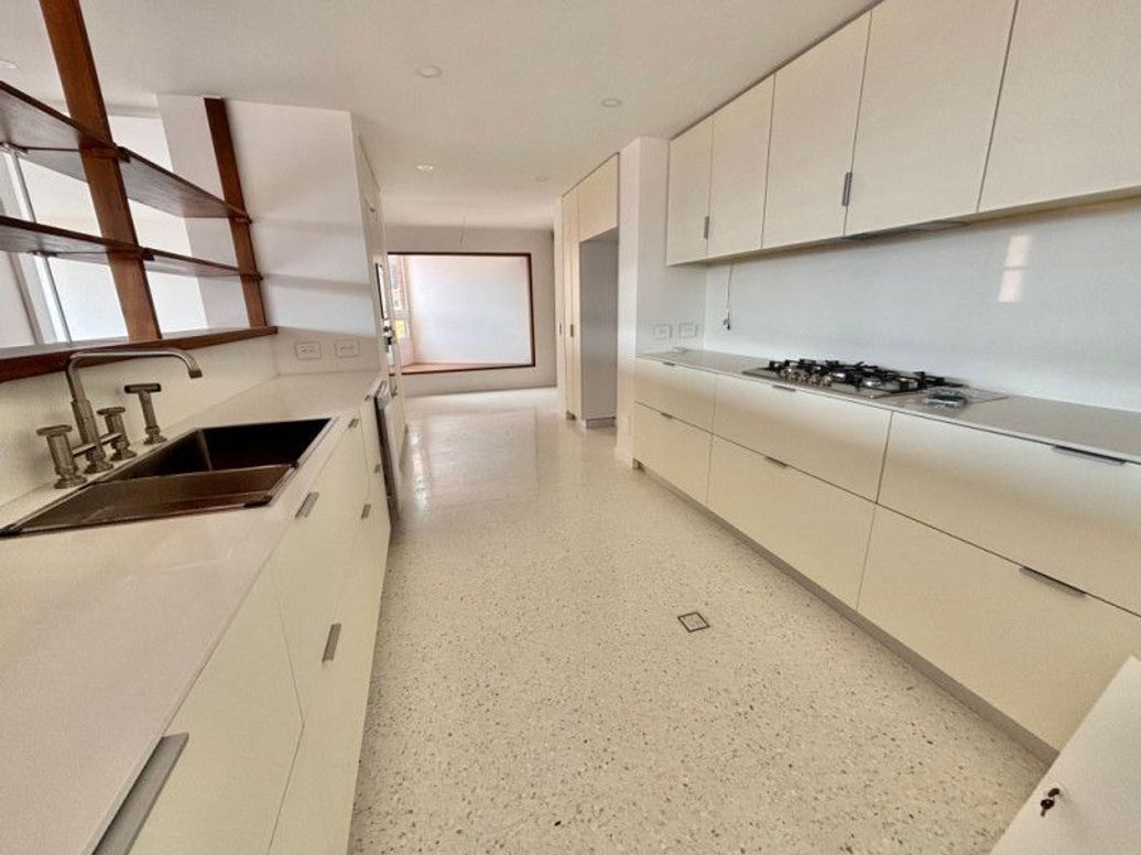 Apartamento de 4 alcobas en arriendo en A.S.D, Bogotá, 322 m² · foto 8 de 20