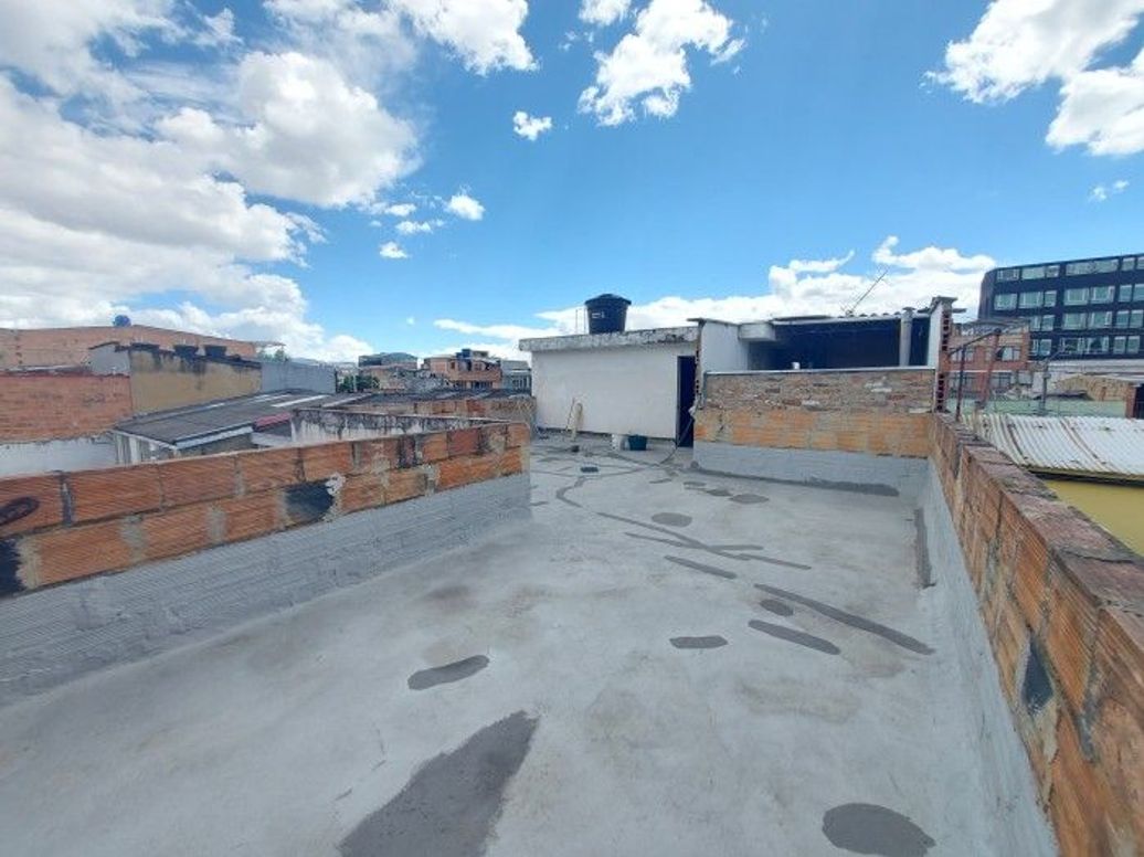 Casa de 7 alcobas en venta en Las Américas, Bogotá, 328 m² · foto 12 de 16