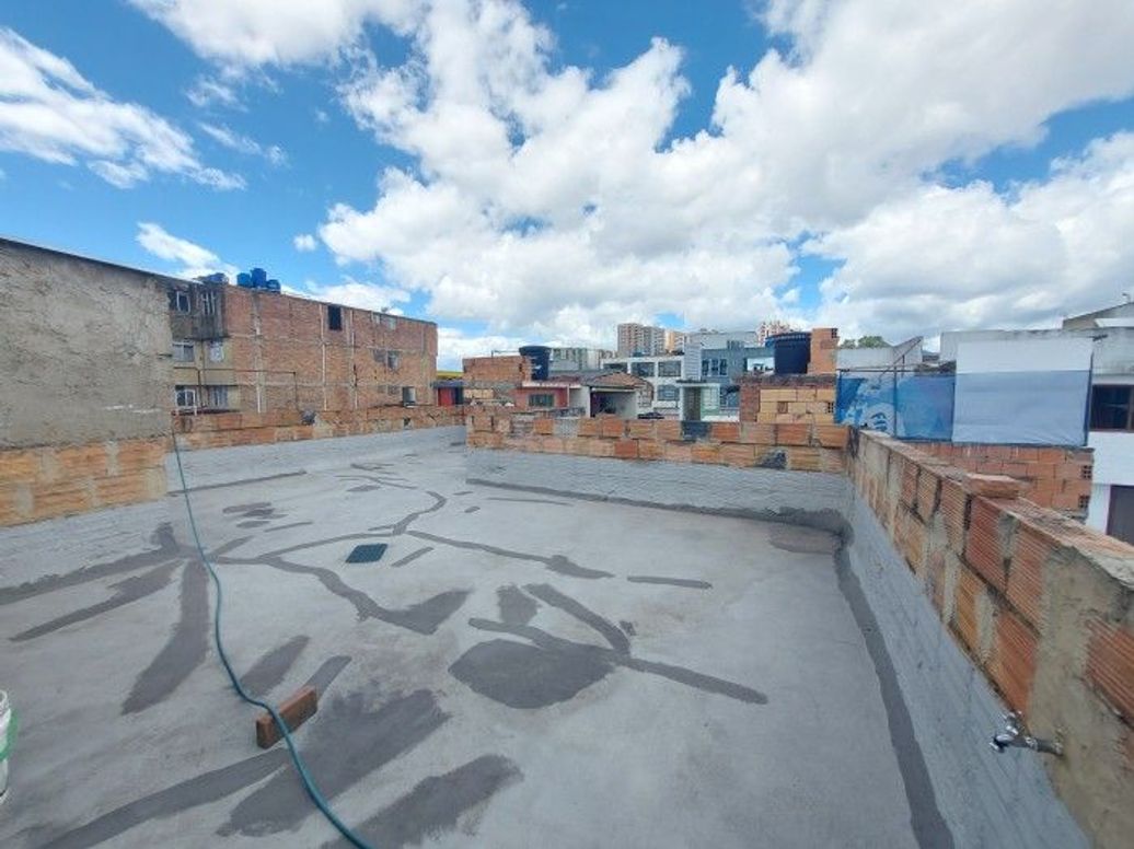 Casa de 7 alcobas en venta en Las Américas, Bogotá, 328 m² · foto 13 de 16