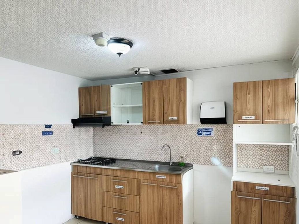 Casa de 4 alcobas en arriendo en Mónaco, Bogotá, 253 m² · foto 5 de 19