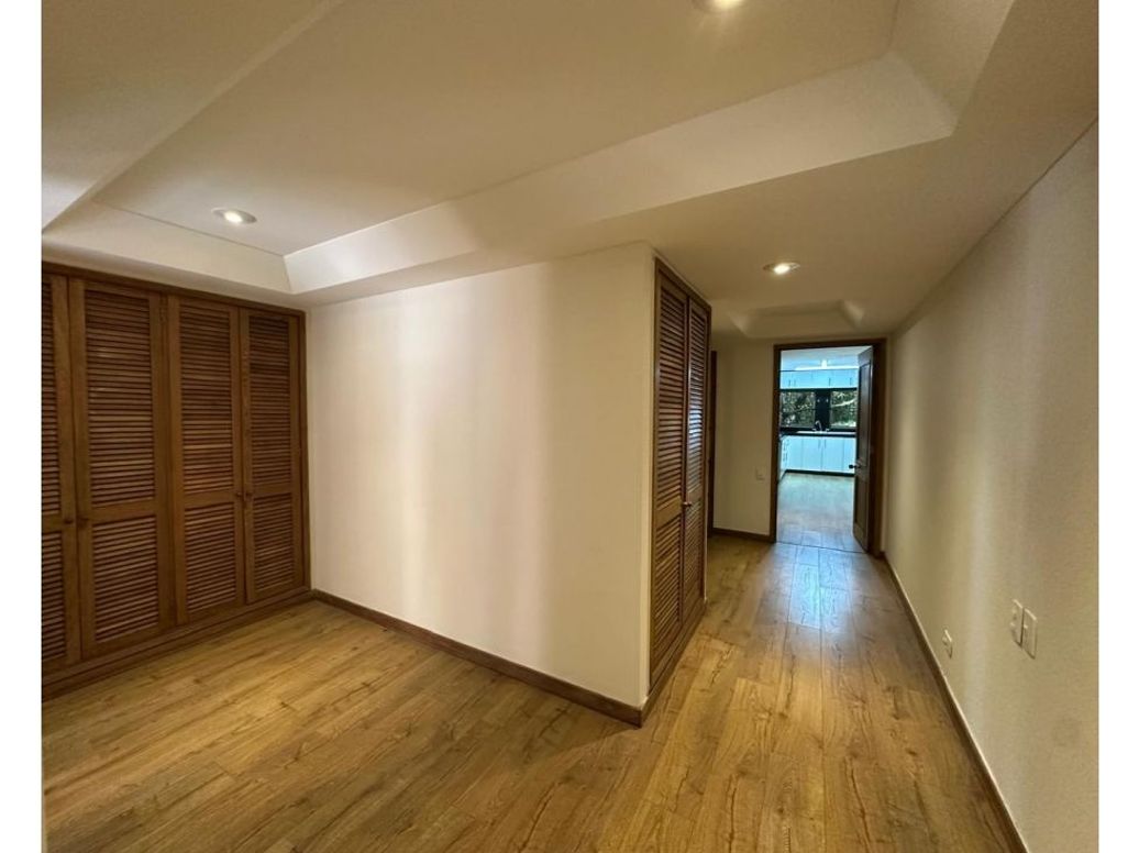 Apartamento de 4 alcobas en venta en Santa Ana Oriental, Bogotá, 309 m² · foto 17 de 20