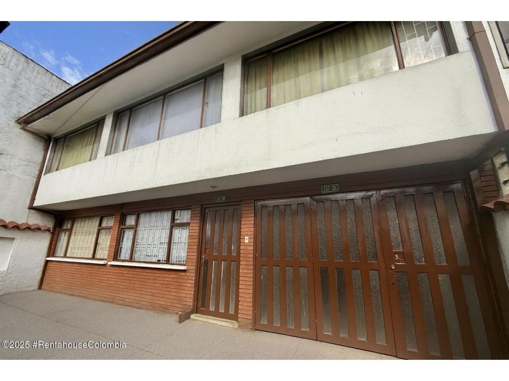 Casa de 6 alcobas en venta en Spring, Bogotá, 230 m² · foto 2 de 20