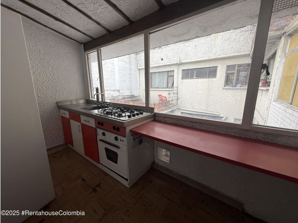 Casa de 6 alcobas en venta en Spring, Bogotá, 230 m² · foto 6 de 20