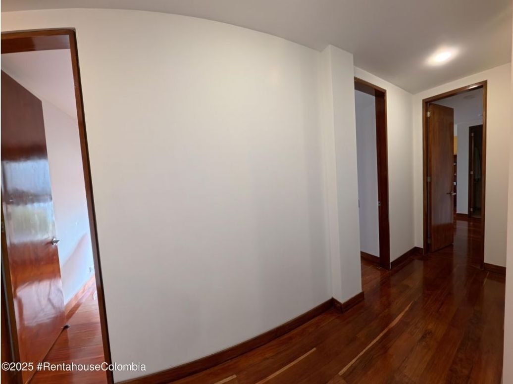 Apartamento de 5 alcobas en venta en Niza, Bogotá, 238 m² · foto 5 de 20