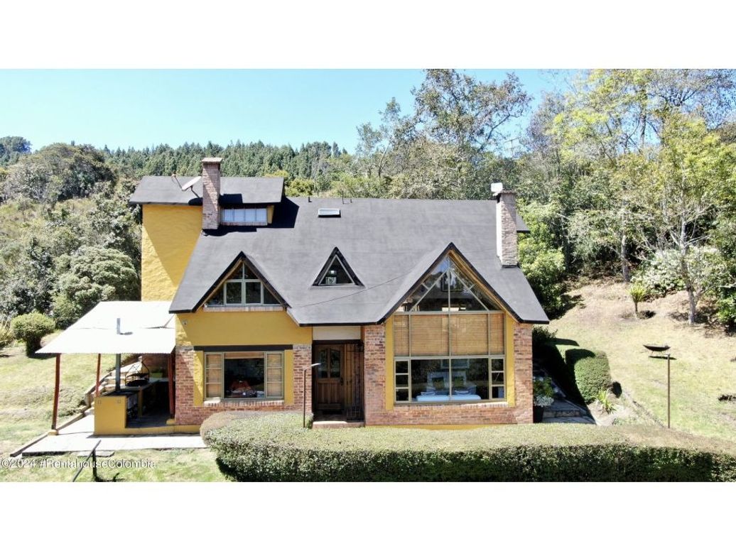 Casa de 3 alcobas en venta en Vereda El Verjon Bajo, Bogotá, 200 m² · foto 2 de 20