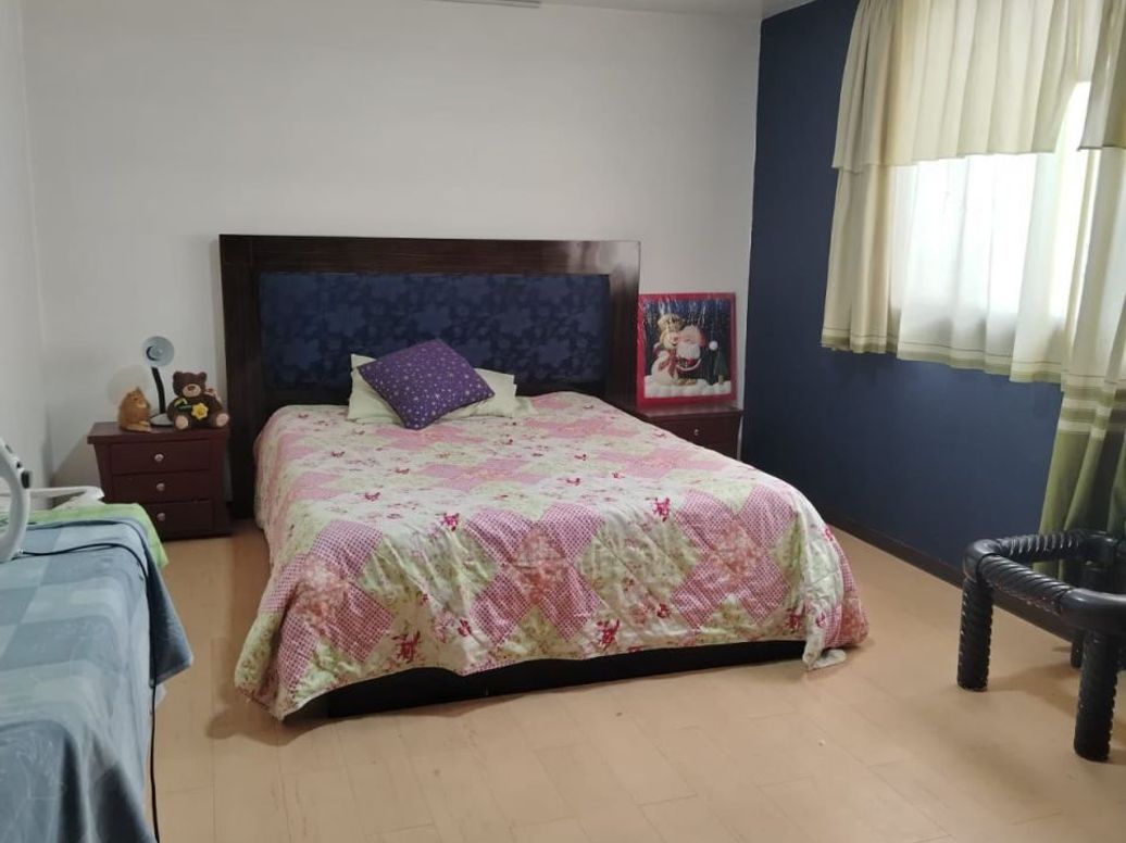Casa de 5 alcobas en venta en El Guadual, Bogotá, 319 m² · foto 13 de 20