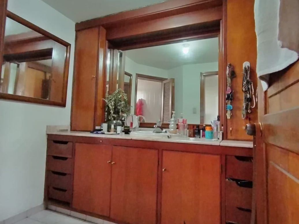 Casa de 5 alcobas en venta en El Guadual, Bogotá, 319 m² · foto 15 de 20