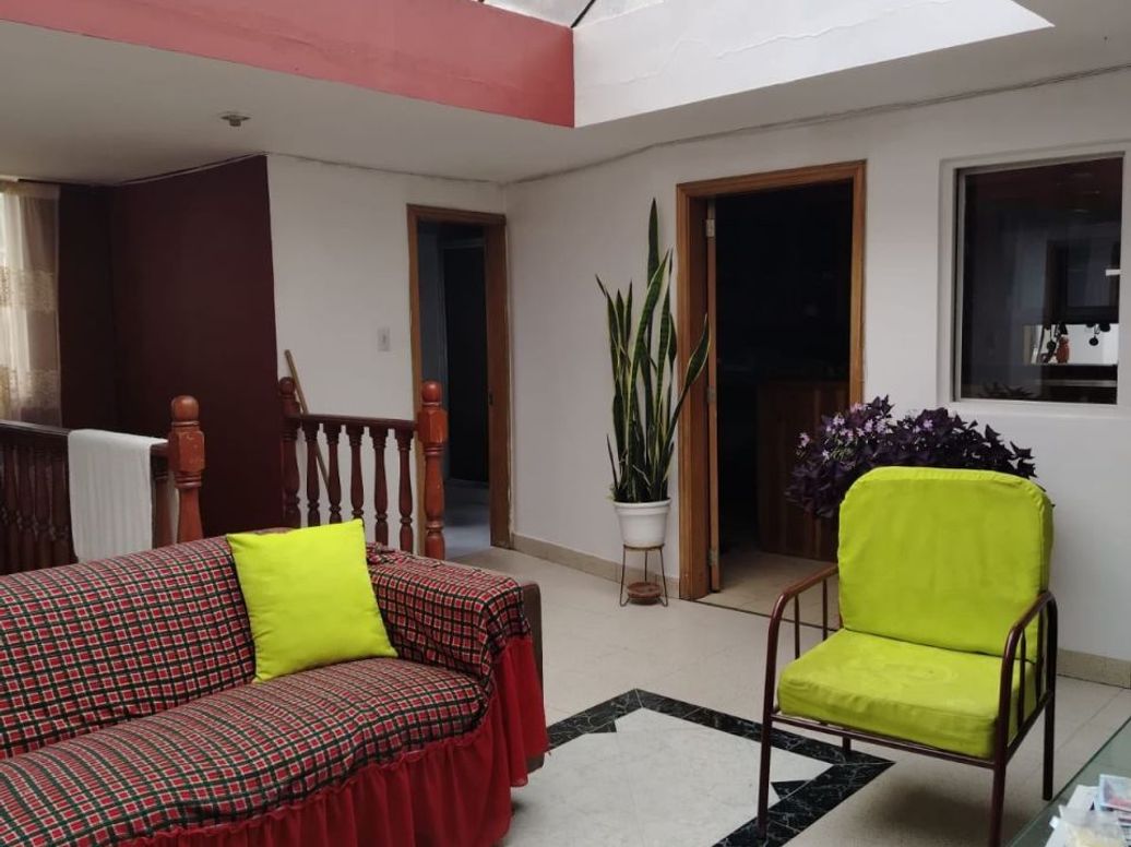 Casa de 5 alcobas en venta en El Guadual, Bogotá, 319 m² · foto 2 de 20