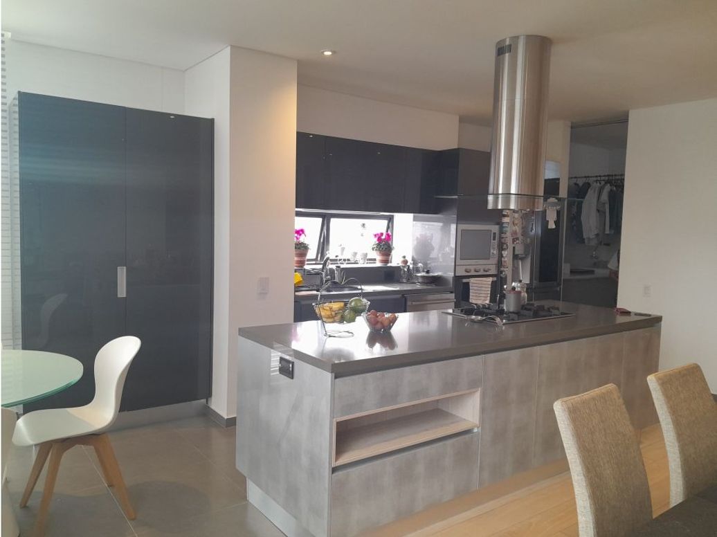 Apartamento de 3 alcobas en venta en San Patricio, Bogotá, 220 m² · foto 4 de 7
