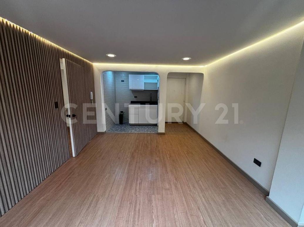 Apartaestudio en venta en Chicó Norte, Bogotá, 46 m² · foto 2 de 9