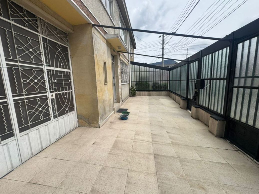Casa de 5 alcobas en venta en Ciudad Jardín Sur, Bogotá, 139 m² · foto 2 de 18