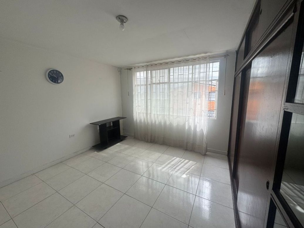 Casa de 5 alcobas en venta en Ciudad Jardín Sur, Bogotá, 139 m² · foto 9 de 18