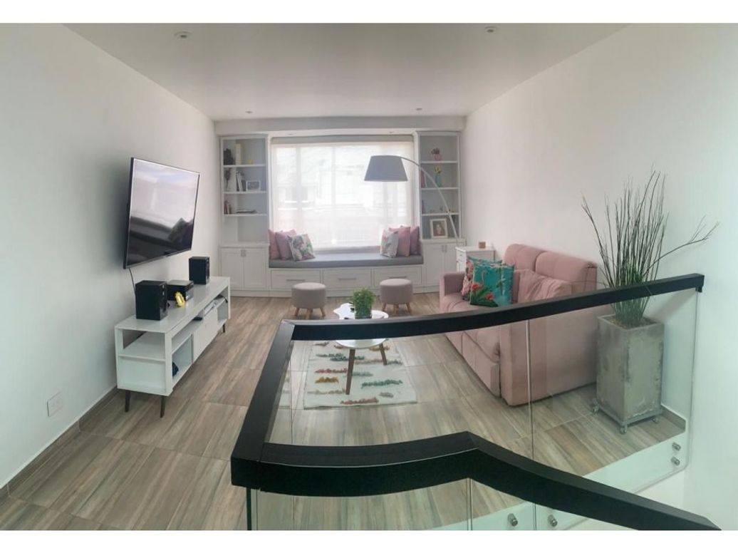 Casa de 4 alcobas en venta en Modelia, Bogotá, 275 m² · foto 2 de 10
