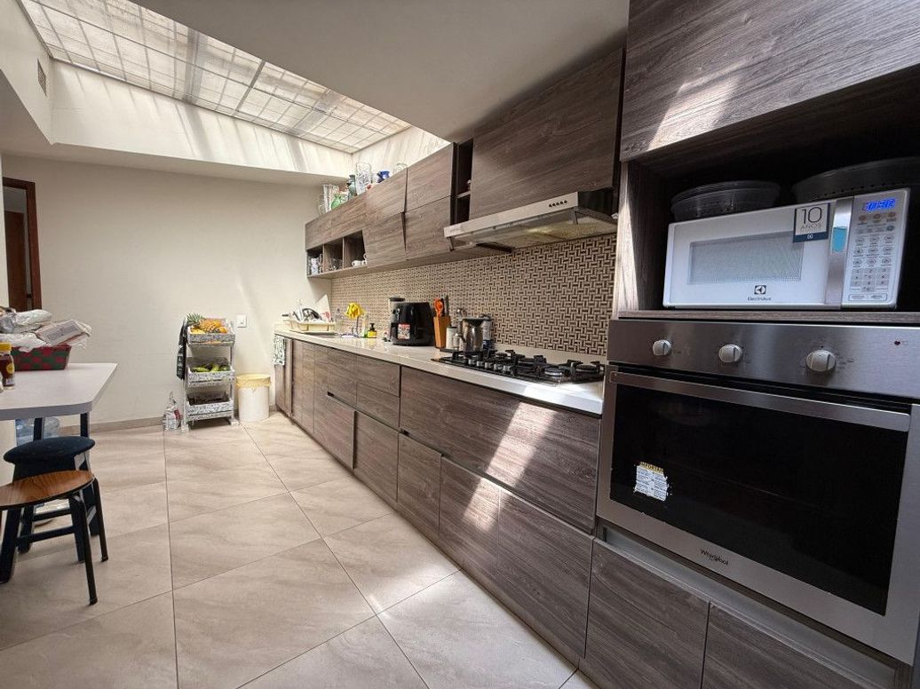 Casa de 5 alcobas en venta en Mónaco, Bogotá, 218 m² · foto 5 de 14