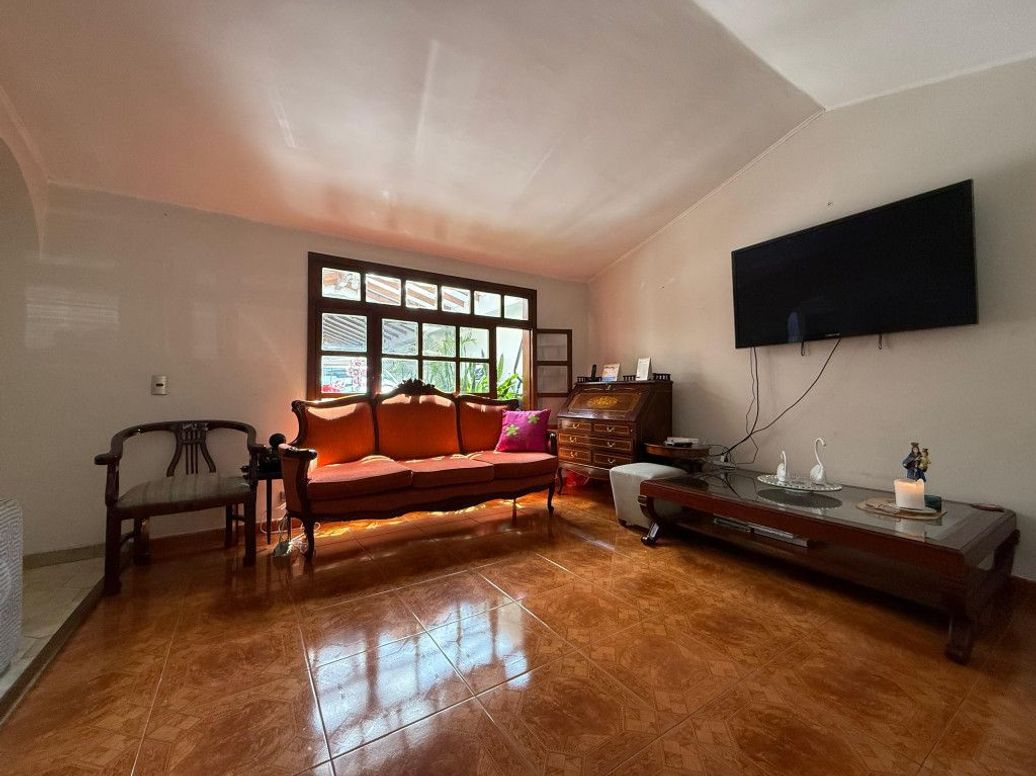 Casa de 5 alcobas en venta en Mónaco, Bogotá, 218 m² · foto 2 de 14