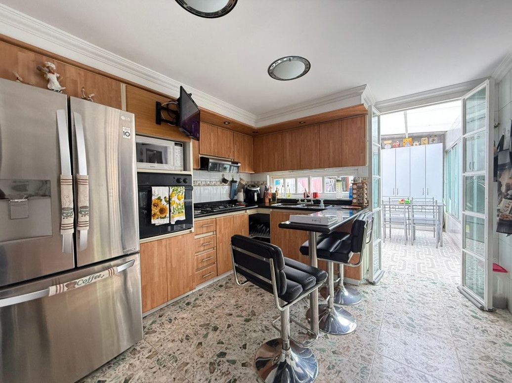 Casa de 4 alcobas en venta en La Esmeralda, Bogotá, 200 m² · foto 15 de 20