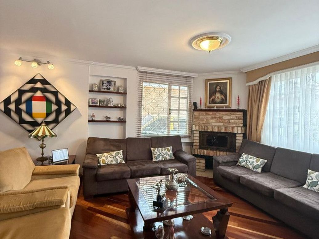Casa de 4 alcobas en venta en La Esmeralda, Bogotá, 200 m² · foto 9 de 20
