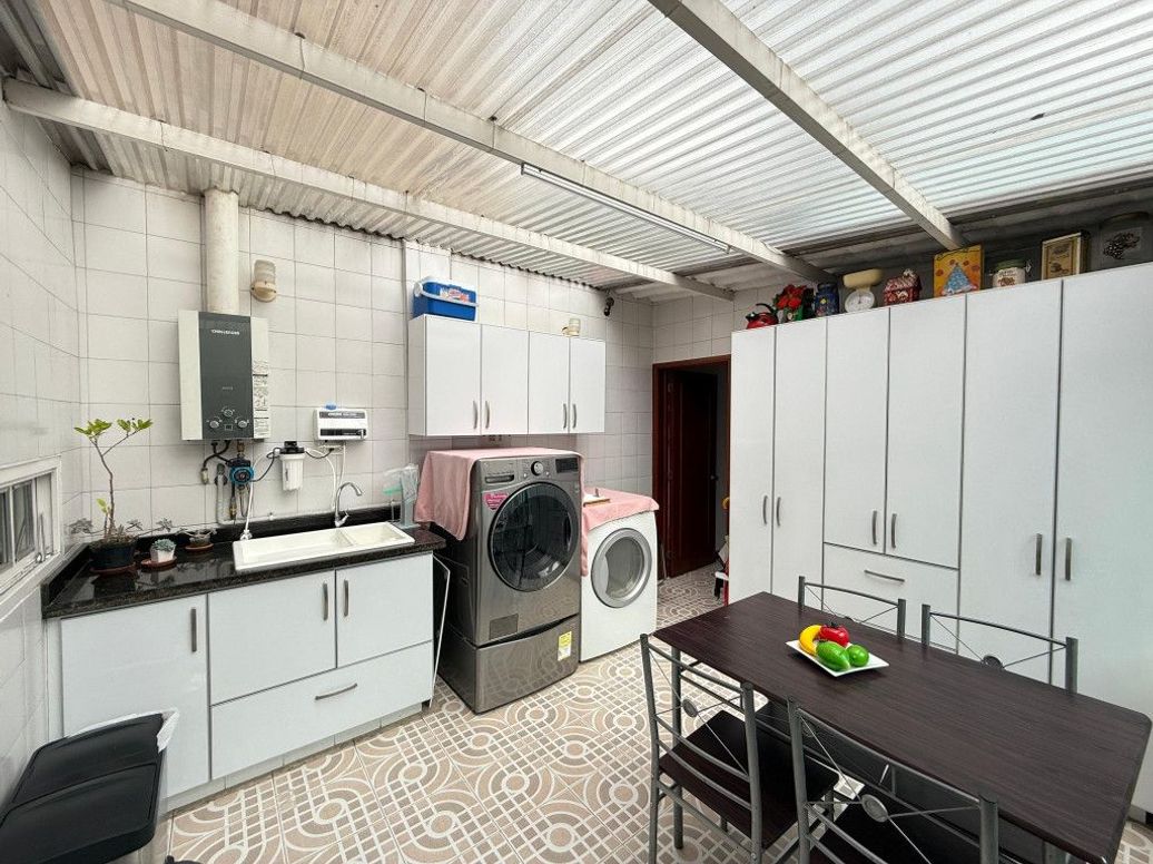 Casa de 4 alcobas en venta en La Esmeralda, Bogotá, 200 m² · foto 11 de 20