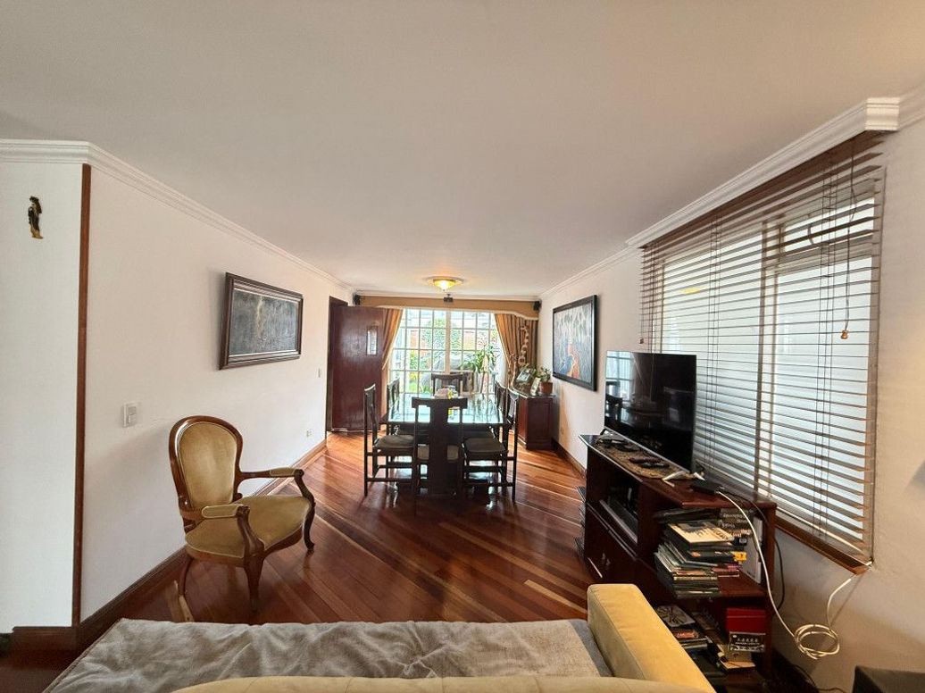 Casa de 4 alcobas en venta en La Esmeralda, Bogotá, 200 m² · foto 7 de 20