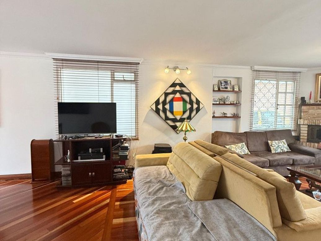 Casa de 4 alcobas en venta en La Esmeralda, Bogotá, 200 m² · foto 8 de 20