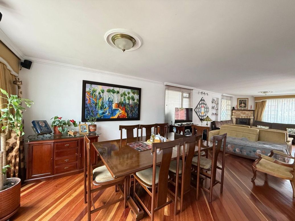 Casa de 4 alcobas en venta en La Esmeralda, Bogotá, 200 m² · foto 4 de 20