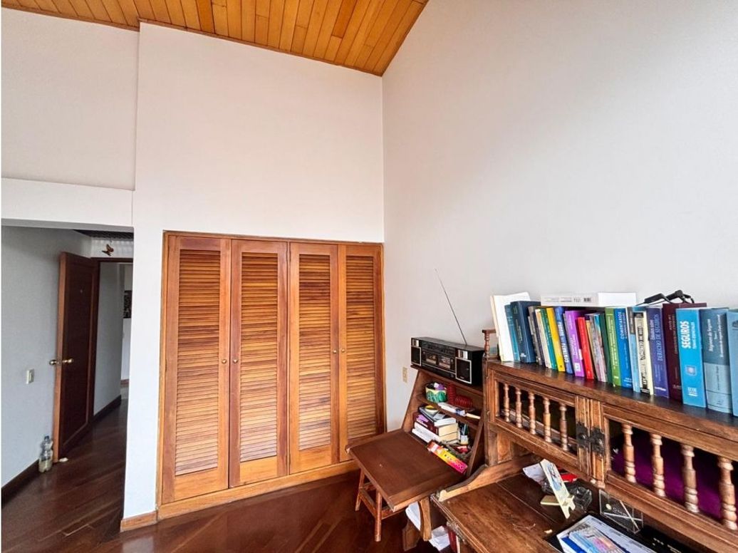 Apartamento de 4 alcobas en venta en Chicó Navarra, Bogotá, 362 m² · foto 7 de 17