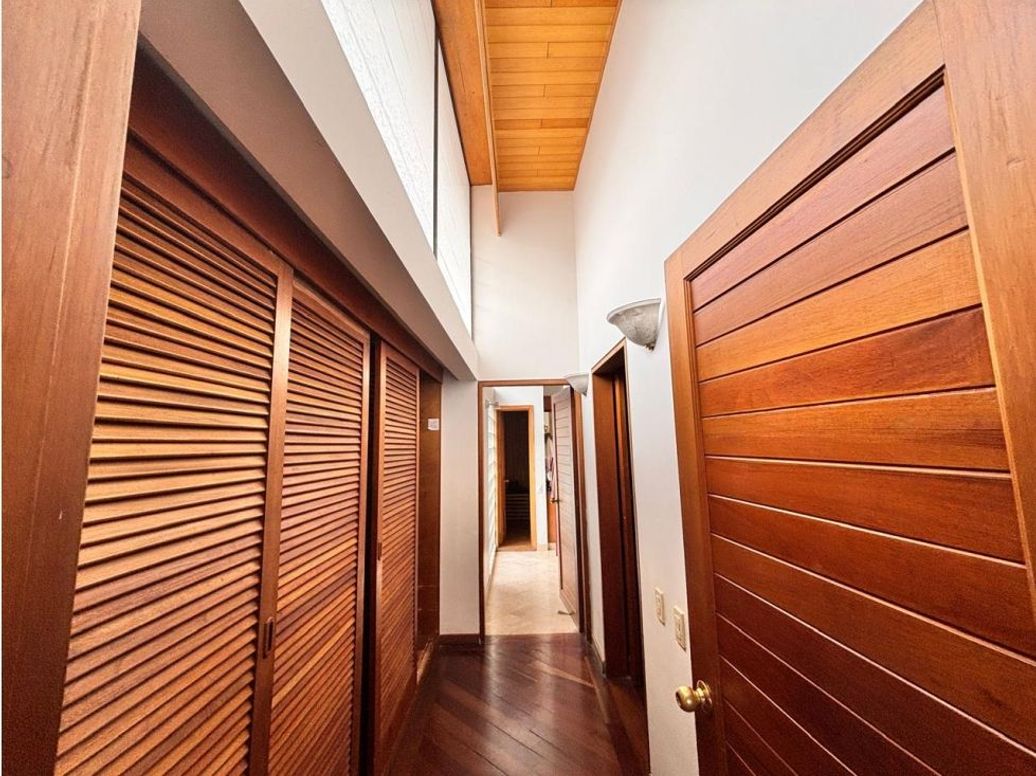 Apartamento de 4 alcobas en venta en Chicó Navarra, Bogotá, 362 m² · foto 13 de 17