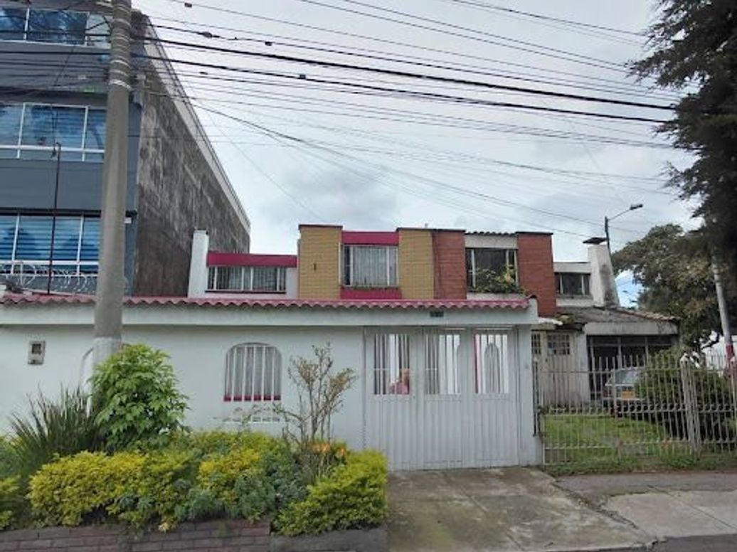 Casa de 4 alcobas en venta en Modelia, Bogotá, 206 m² · foto 2 de 19