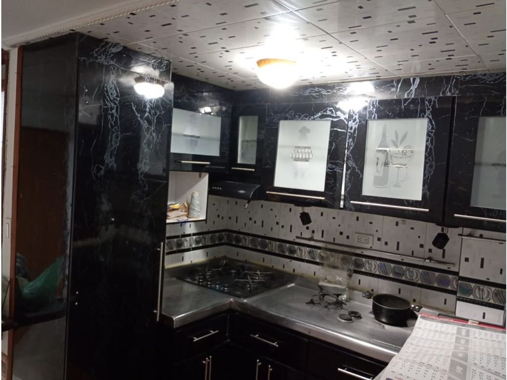 Casa de 8 alcobas en venta en Cundinamarca, Bogotá, 264 m² · foto 2 de 9