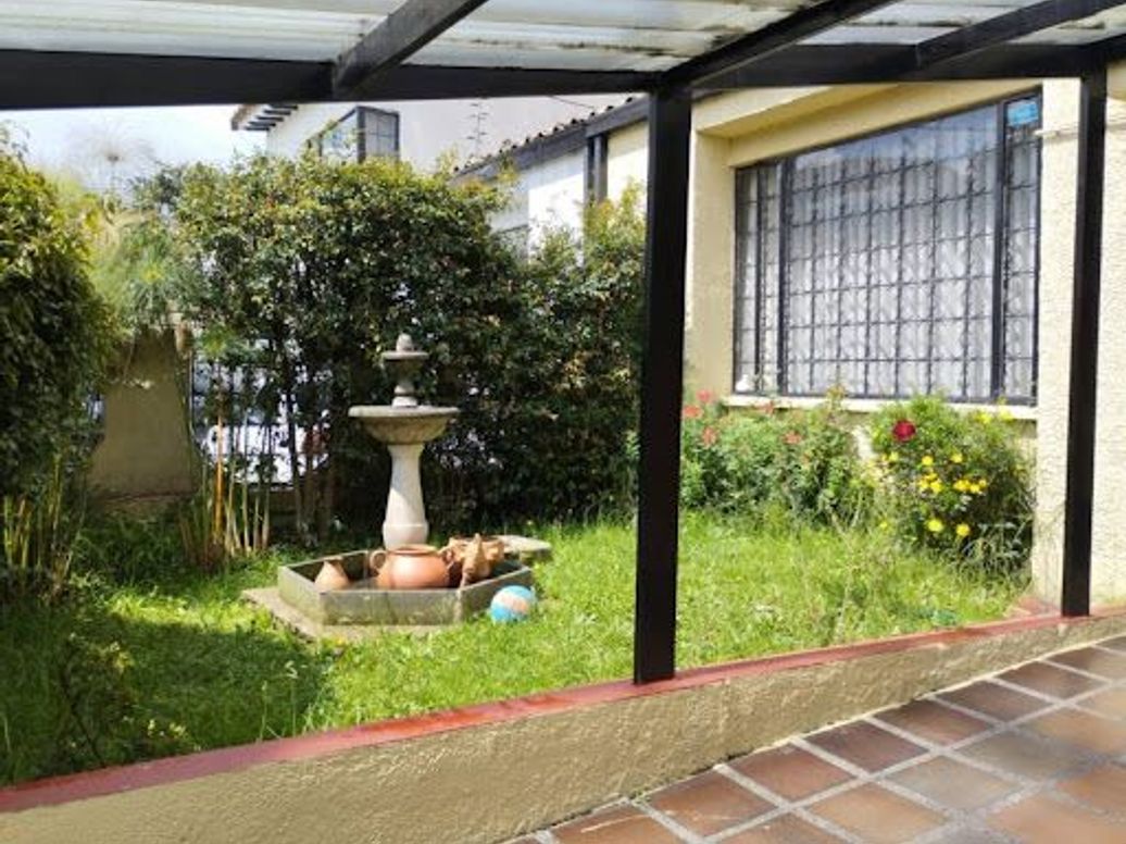 Casa de 5 alcobas en venta en Las Villas, Bogotá, 239 m² · foto 2 de 20