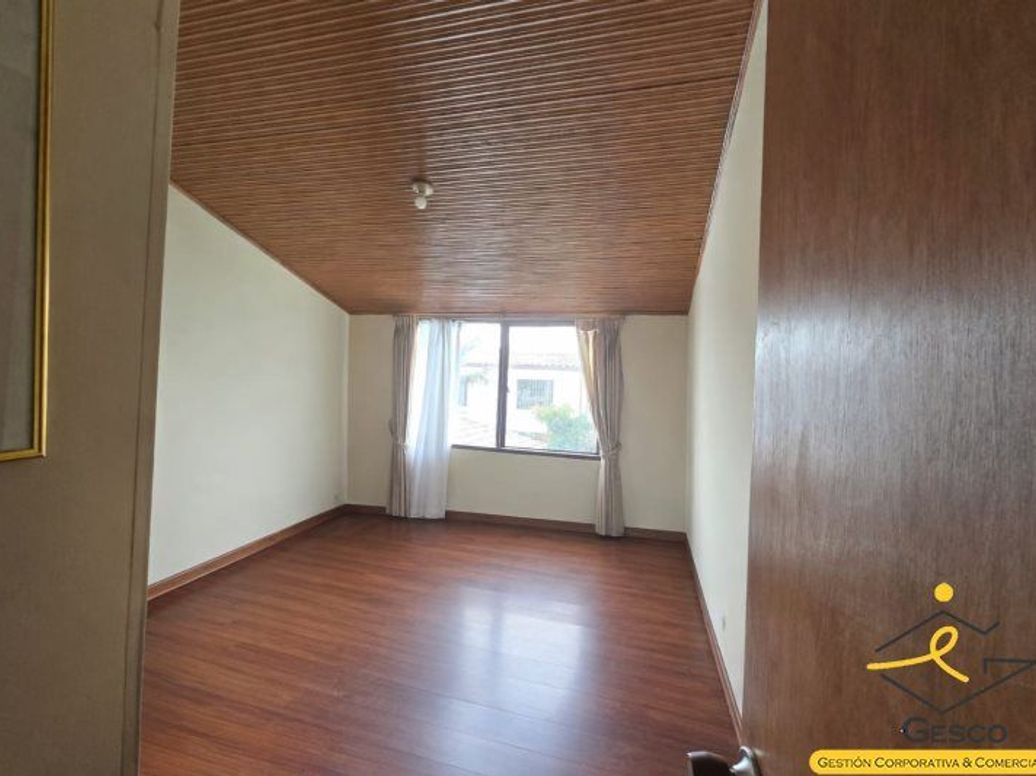Casa de 4 alcobas en venta en Pontevedra, Bogotá, 238 m² · foto 14 de 20