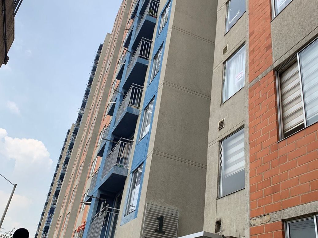 Apartamento de 2 alcobas en venta en Los Naranjos, Bogotá, 42 m² · foto 2 de 19