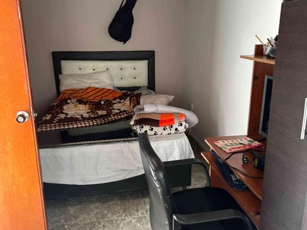 Casa de 7 alcobas en venta en Playas De Jaboque, Bogotá, 216 m² · foto 5 de 18