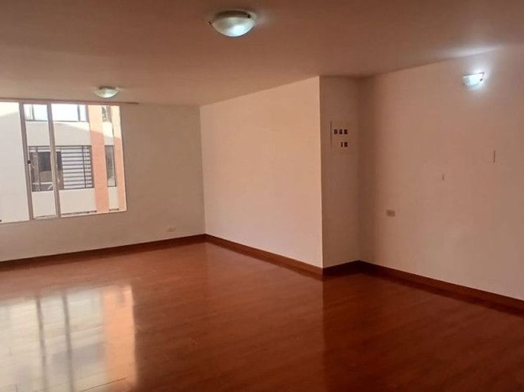 Apartamento de 4 alcobas en venta en Los Cedritos, Bogotá, 102 m² · foto 2 de 20