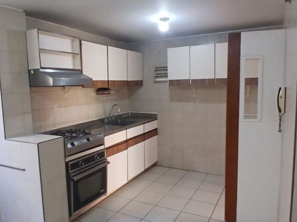 Apartamento de 4 alcobas en venta en Los Cedritos, Bogotá, 102 m² · foto 9 de 20