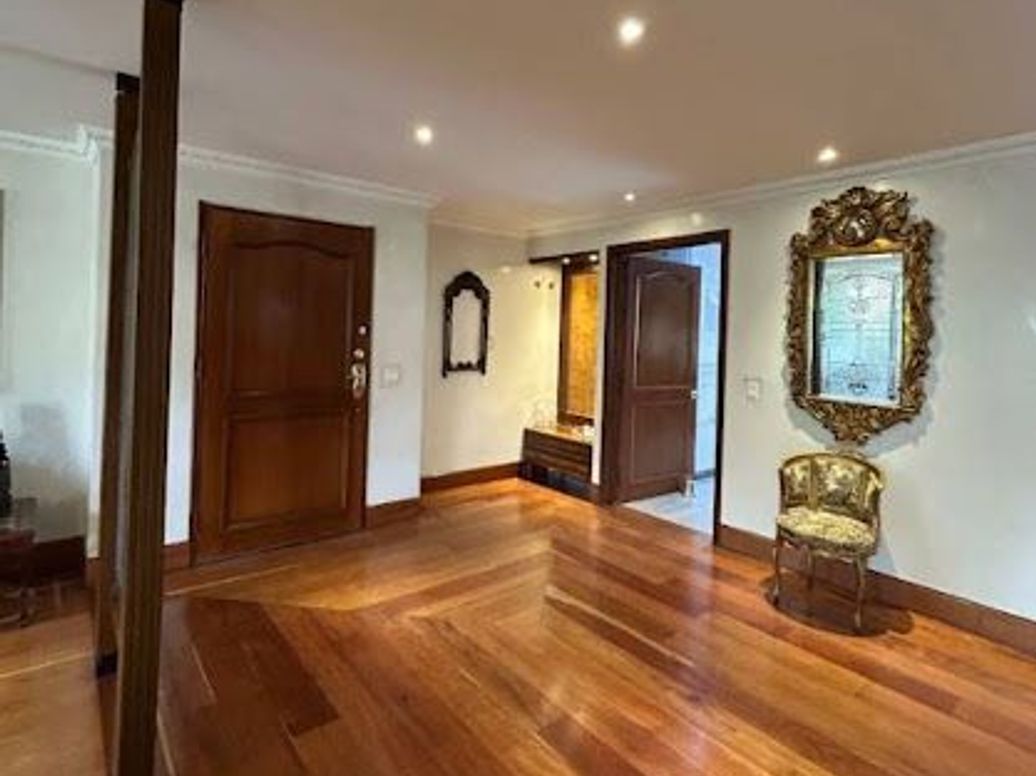 Apartamento de 3 alcobas en venta en El Nogal, Bogotá, 247 m² · foto 2 de 20