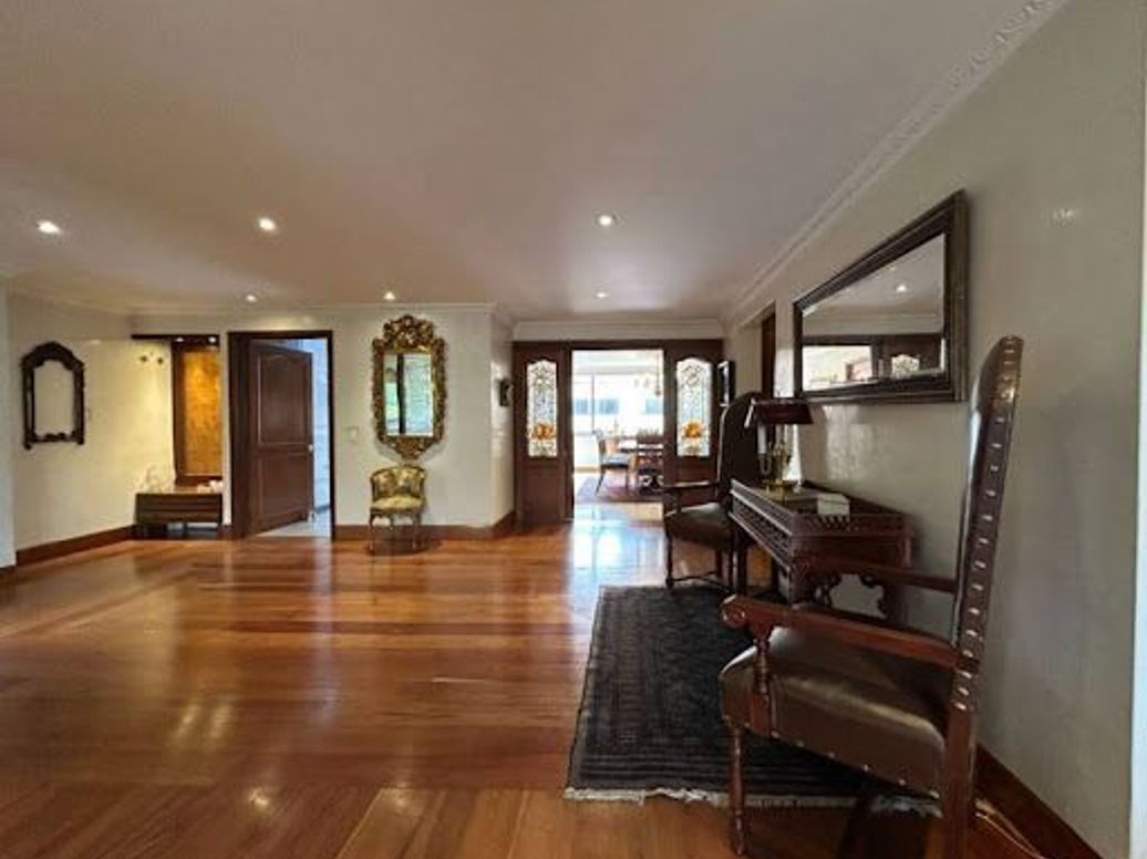 Apartamento de 3 alcobas en venta en El Nogal, Bogotá, 247 m² · foto 3 de 20